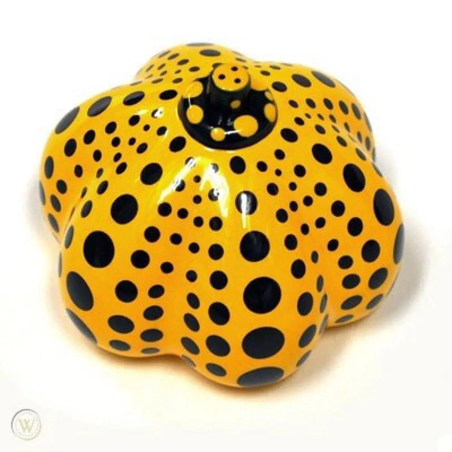 https://images.squarespace-cdn.com/content/v1/624c7514b33b0168ade16519/1655832643537-SXZAK6TR34XZGJVHR6E7/yayoi-kusama-mini-yellow-pumpkin-paperweight-2.jpg